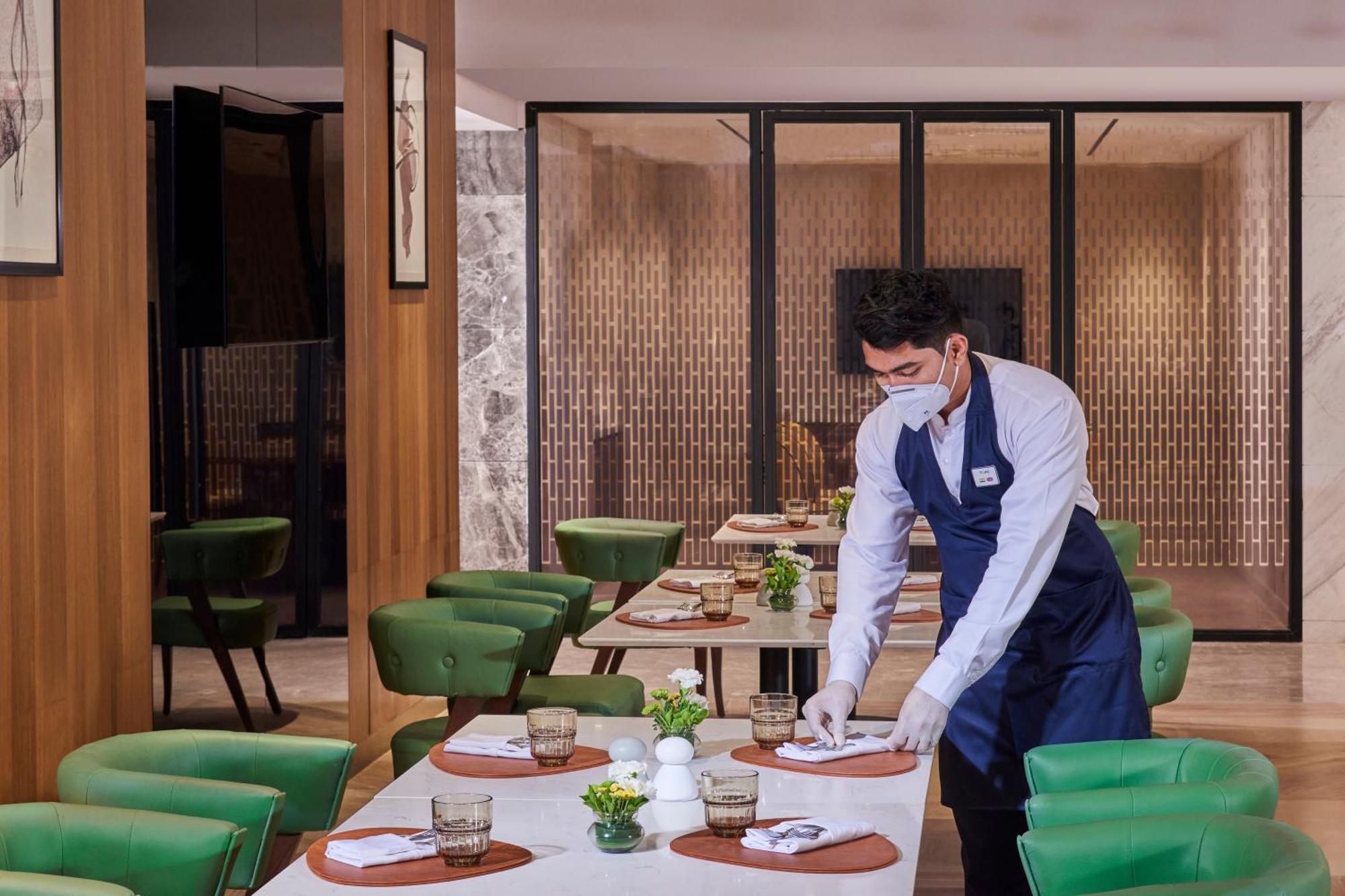 Novotel Mumbai International Airport Exterior foto A restaurant in India